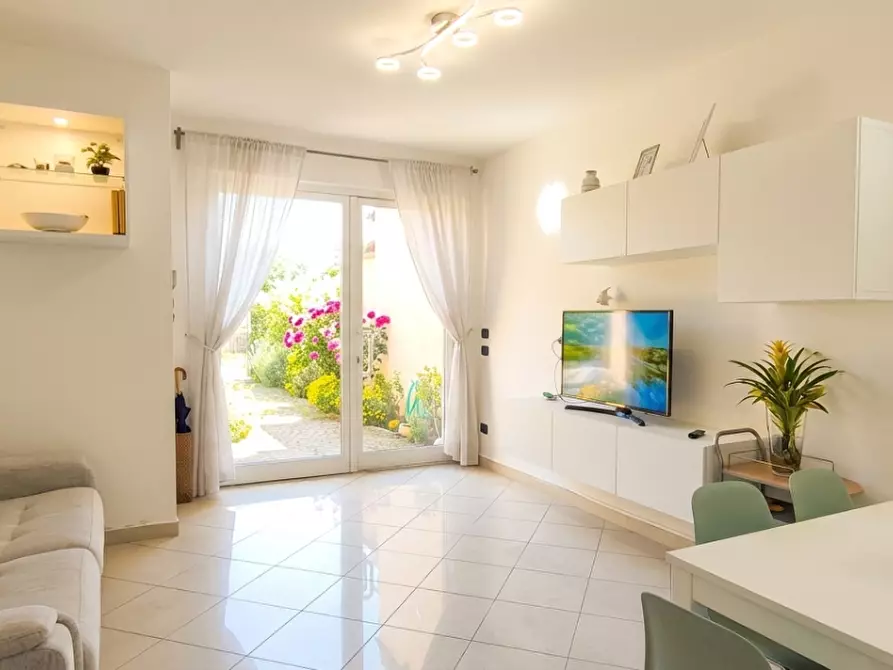 Immagine 1 di Appartamento in vendita  a Camaiore