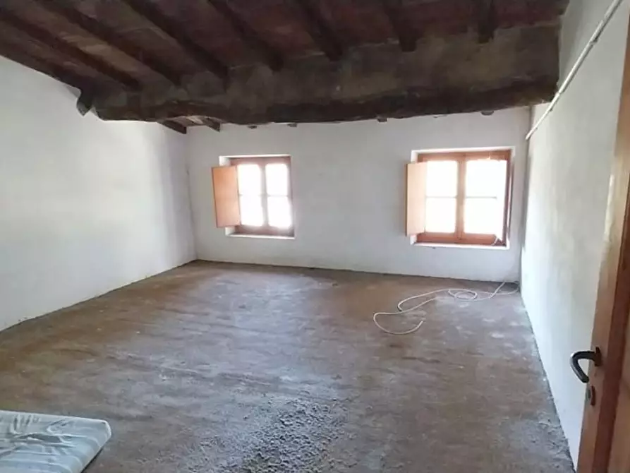 Immagine 34 di Rustico / casale in vendita  a Camaiore