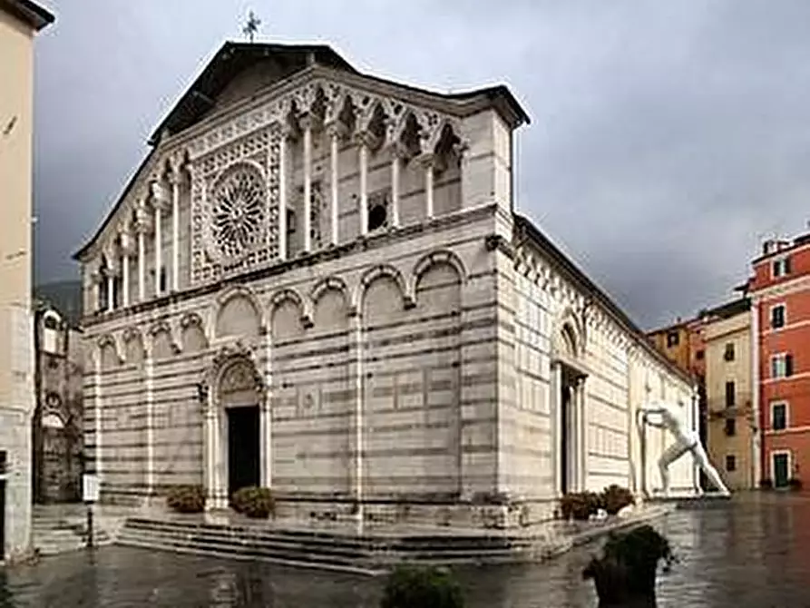 Immagine 11 di Appartamento in vendita  a Carrara