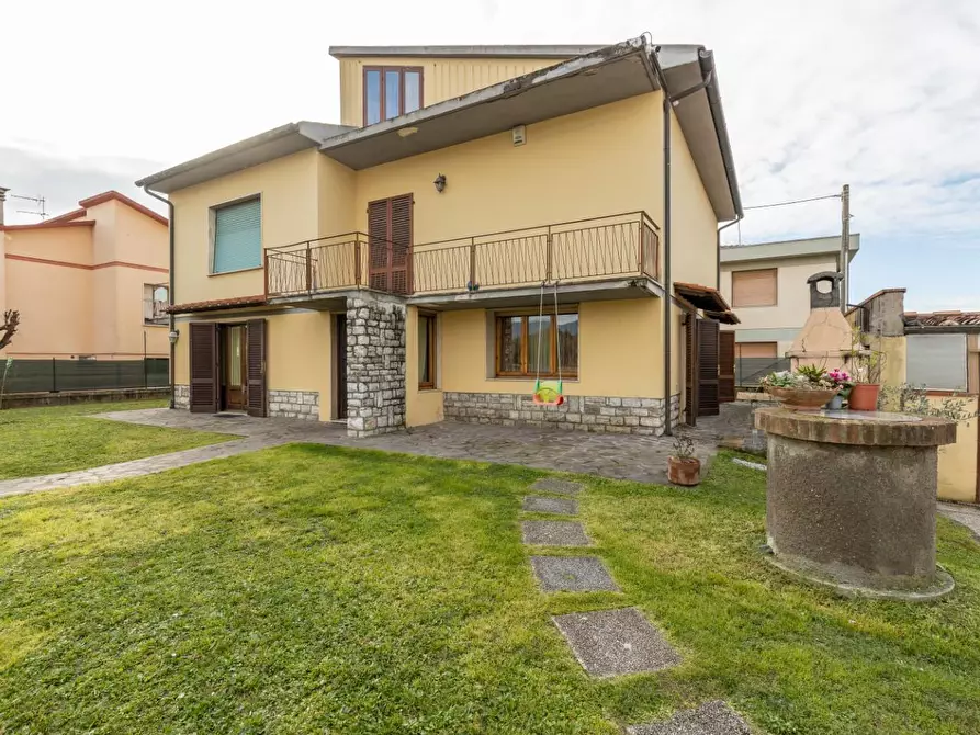 Immagine 21 di Villa in vendita  a Pisa