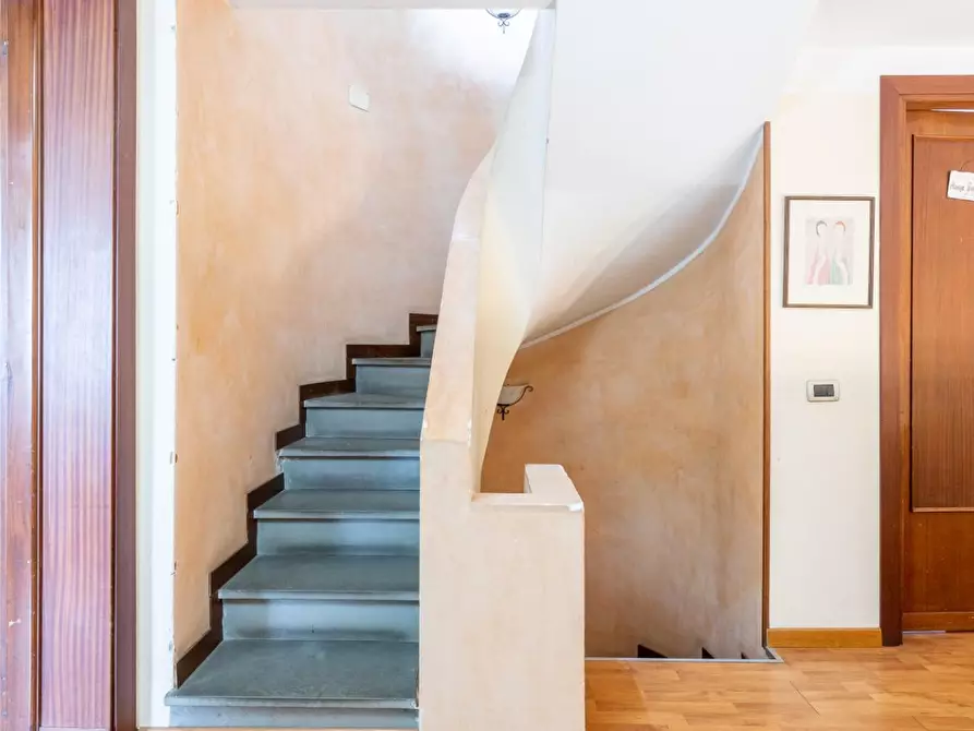 Immagine 17 di Villa in vendita  a Pisa