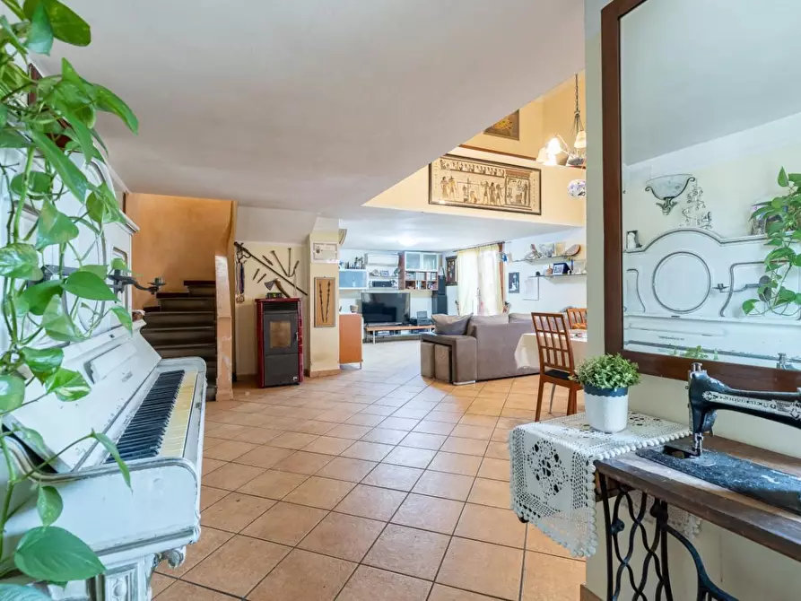 Immagine 4 di Villa in vendita  a Pisa