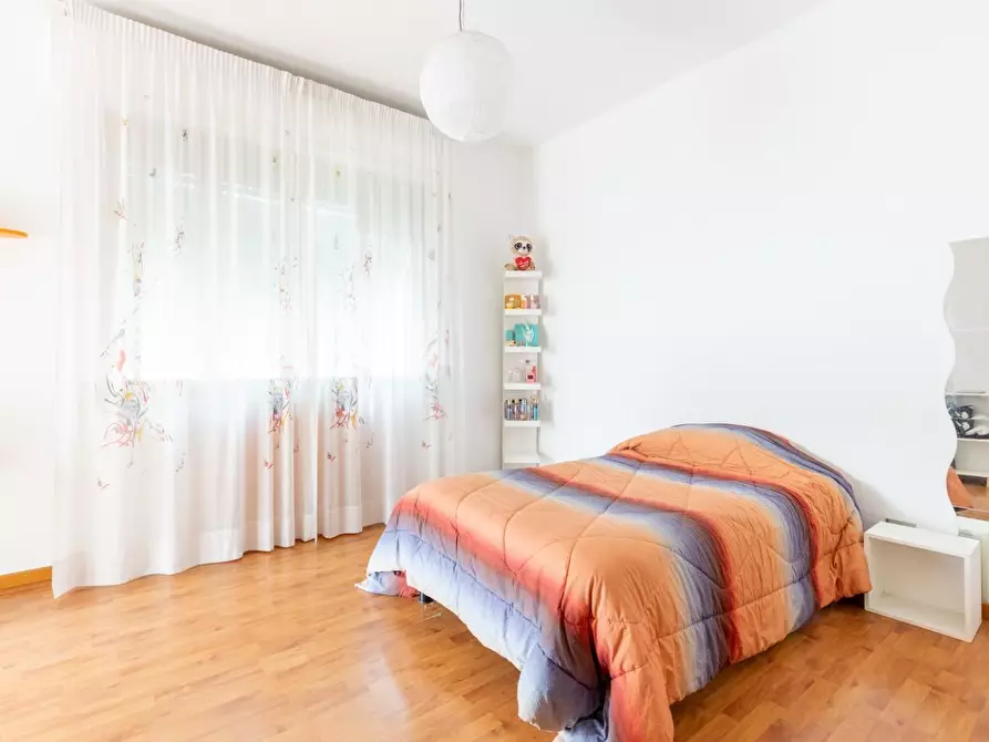 Immagine 11 di Villa in vendita  a Pisa