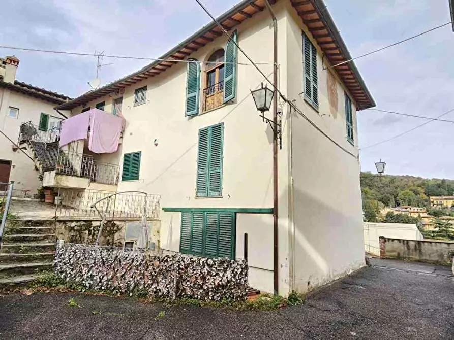 Immagine 23 di Appartamento in vendita  a Carmignano