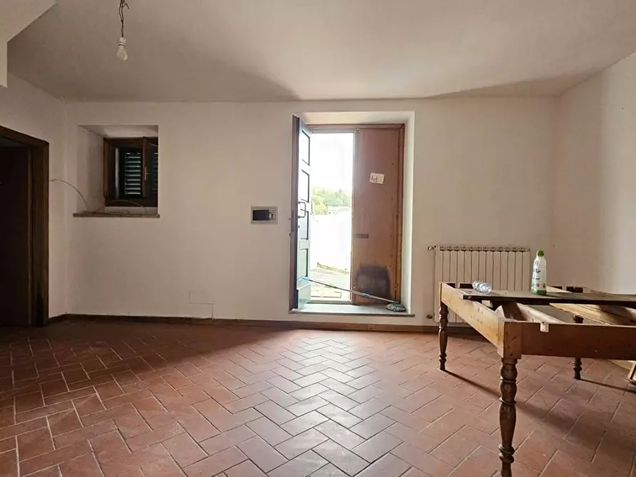 Immagine 10 di Appartamento in vendita  a Carmignano