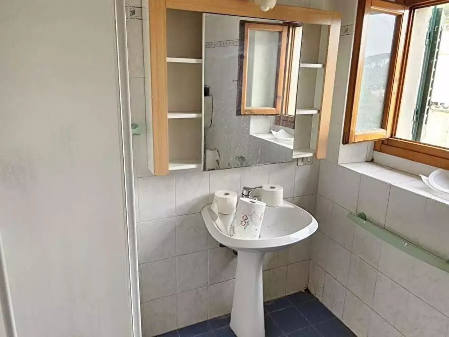 Immagine 21 di Appartamento in vendita  a Carmignano