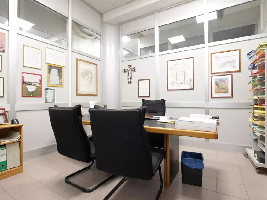 Immagine 7 di Ufficio in affitto  a Siena