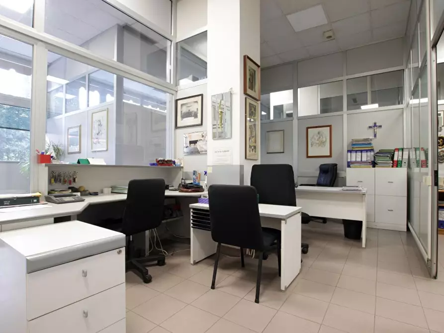 Immagine 5 di Ufficio in affitto  a Siena