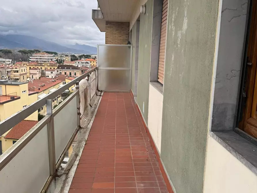 Immagine 12 di Appartamento in vendita  a Carrara