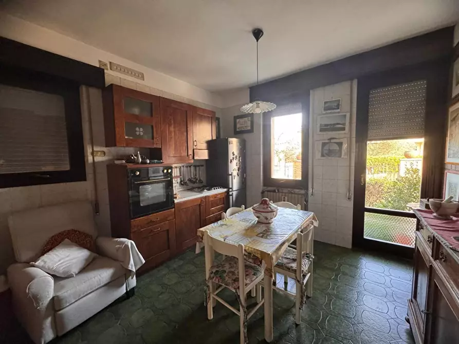 Immagine 5 di Villa in vendita  a Monticiano