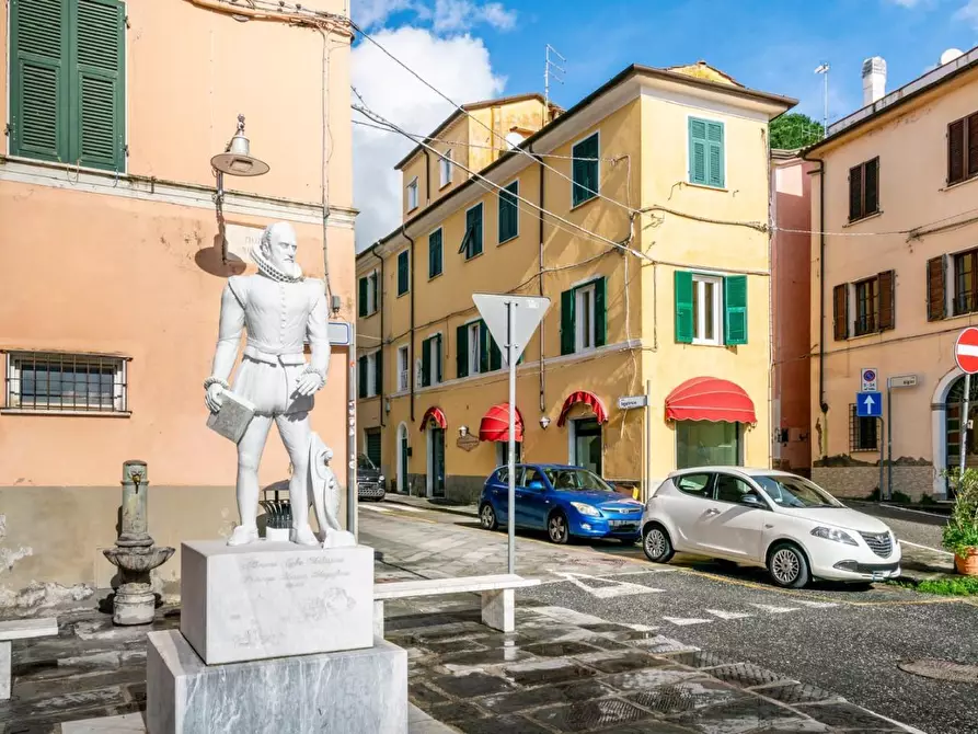 Immagine 13 di Appartamento in affitto  a Massa