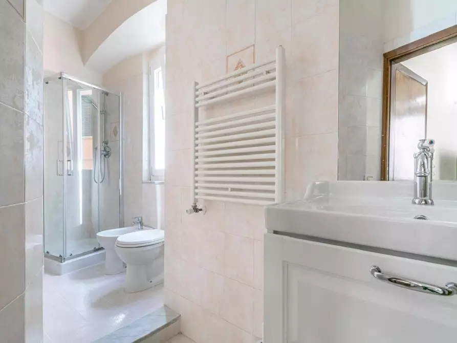 Immagine 12 di Appartamento in affitto  a Massa