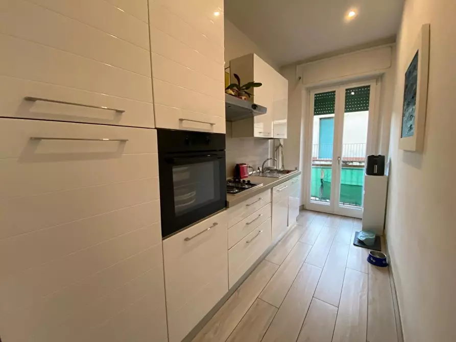 Immagine 3 di Appartamento in vendita  a Viareggio