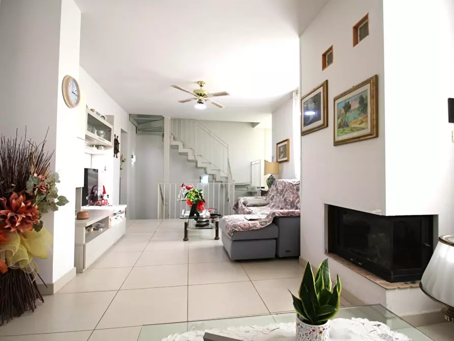 Immagine 5 di Casa trifamiliare in vendita  a San Giuliano Terme