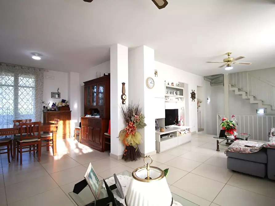 Immagine 10 di Casa trifamiliare in vendita  a San Giuliano Terme