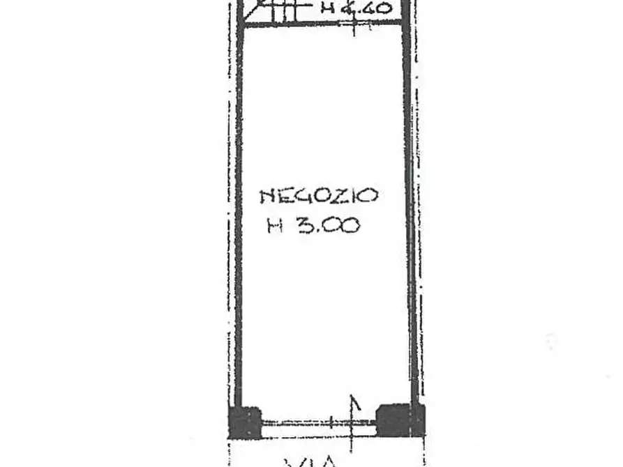 Immagine 1 di Locale commerciale in affitto  a Lucca