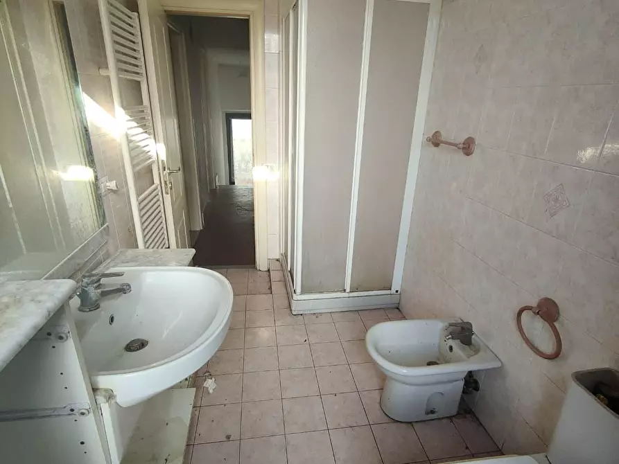 Immagine 6 di Villa in vendita  a Viareggio