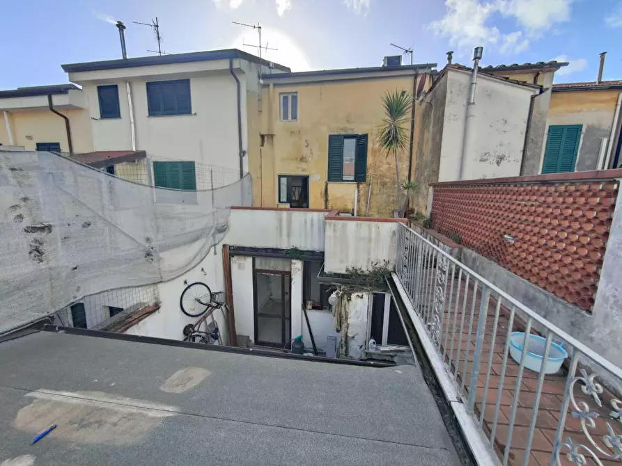 Immagine 16 di Villa in vendita  a Viareggio