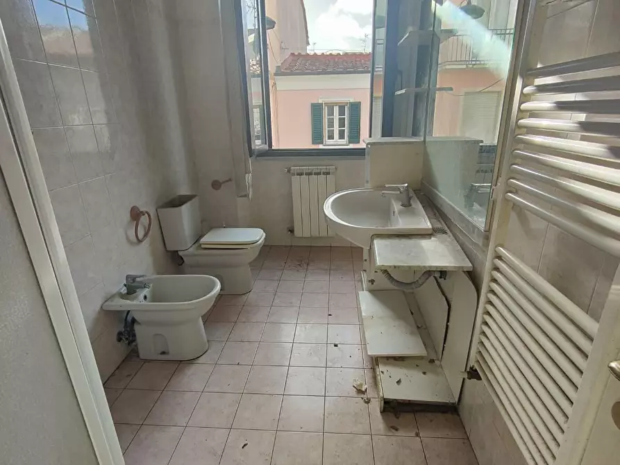 Immagine 5 di Villa in vendita  a Viareggio