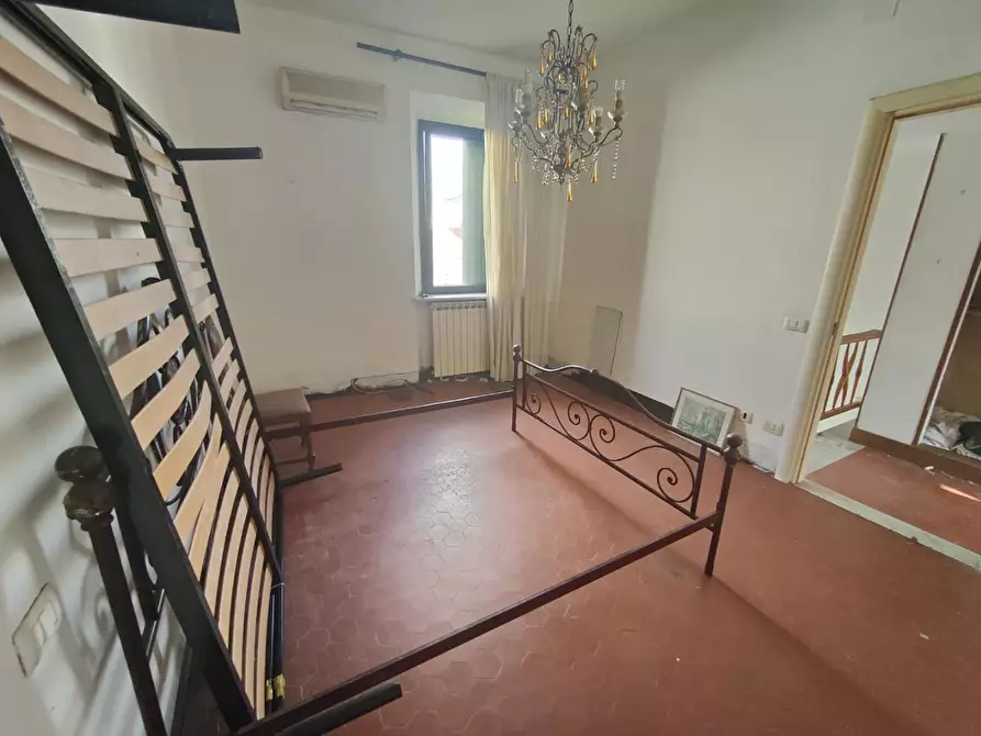 Immagine 2 di Villa in vendita  a Viareggio