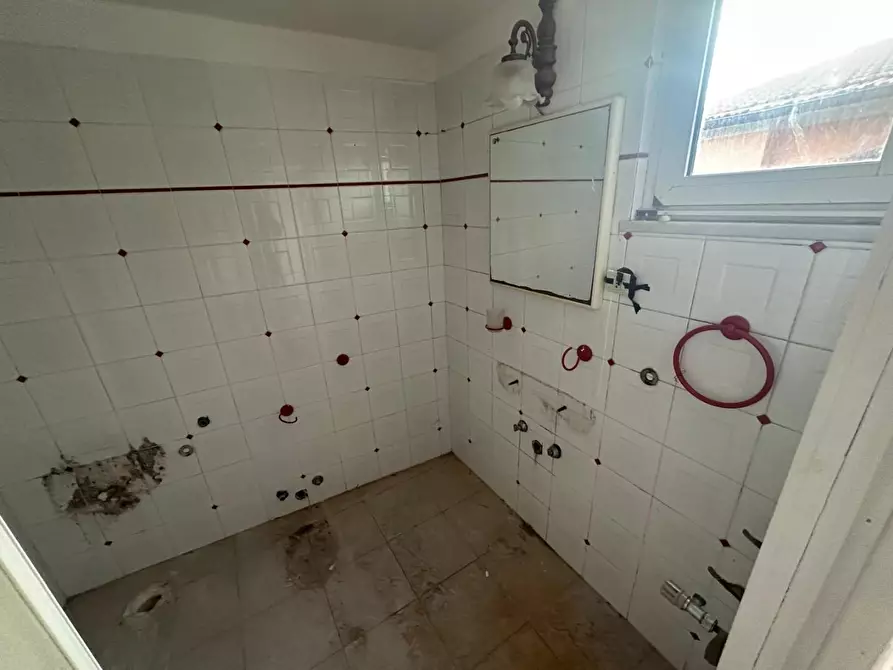 Immagine 24 di Appartamento in vendita  a Castelnuovo Magra