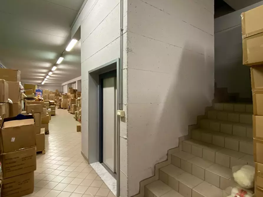 Immagine 1 di Attività artigianale in vendita  a Pontedera