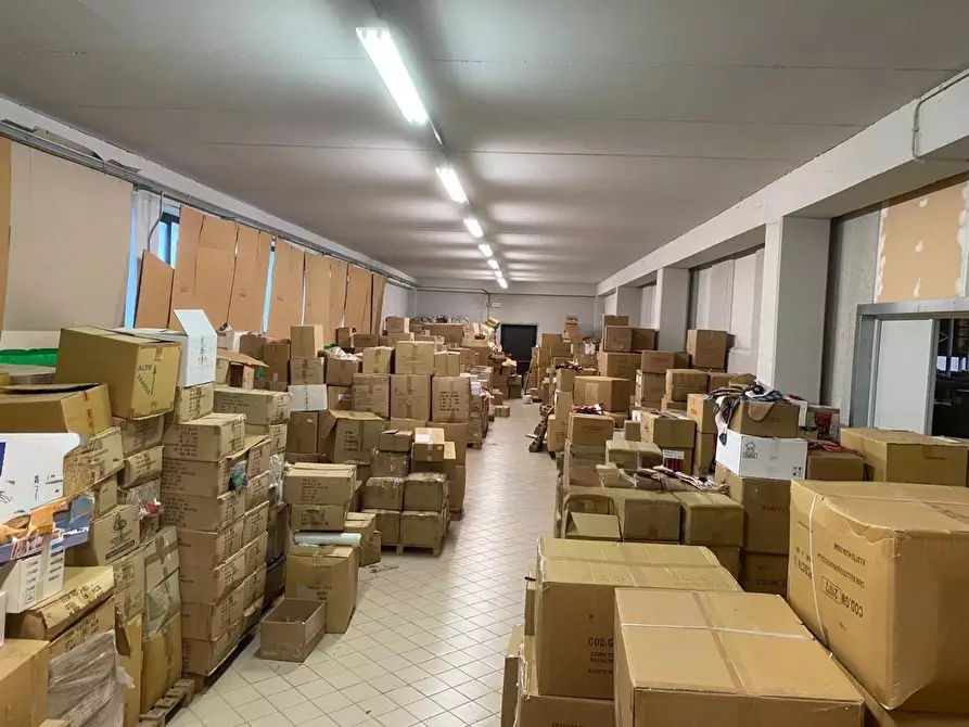 Immagine 3 di Attività artigianale in vendita  a Pontedera