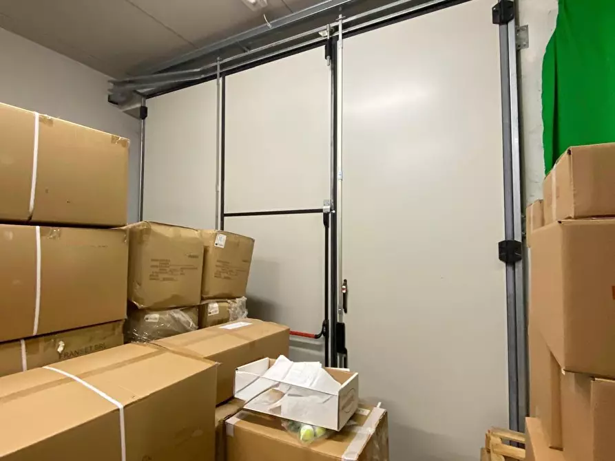 Immagine 2 di Attività artigianale in vendita  a Pontedera