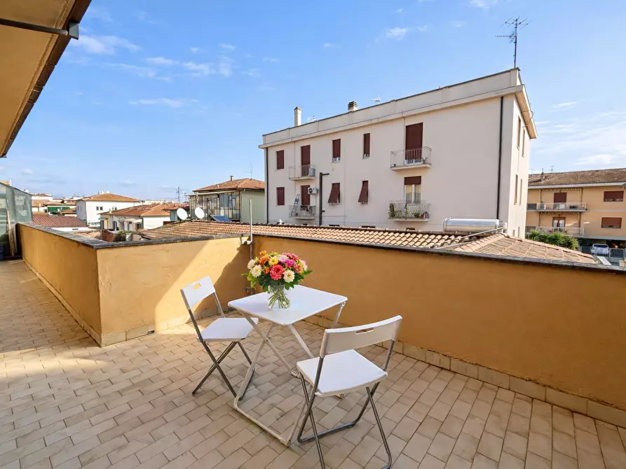 Immagine 2 di Appartamento in vendita  a Pontedera