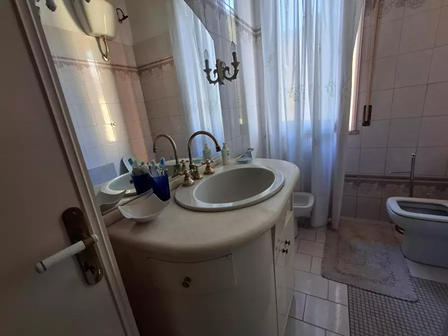 Immagine 21 di Appartamento in vendita  a Capraia E Limite