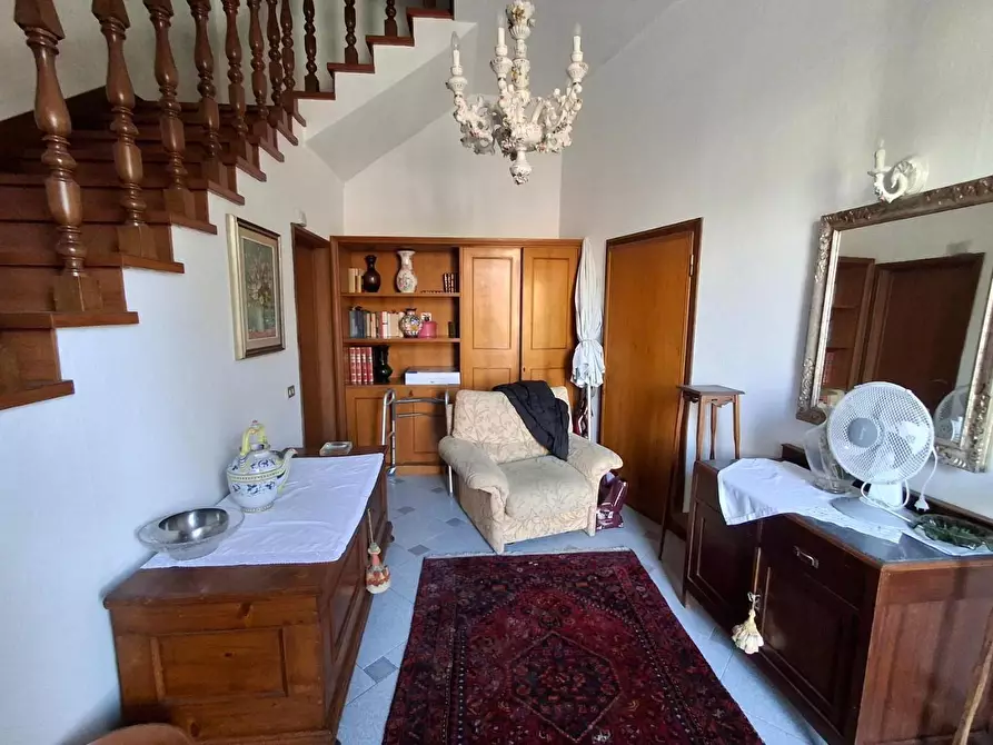 Immagine 2 di Appartamento in vendita  a Capraia E Limite