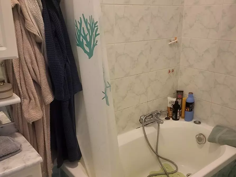 Immagine 13 di Appartamento in vendita  a Carrara