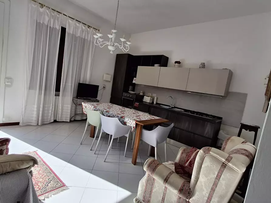 Immagine 2 di Appartamento in vendita  a Capraia E Limite