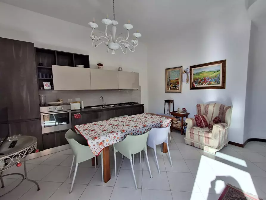 Immagine 1 di Appartamento in vendita  a Capraia E Limite