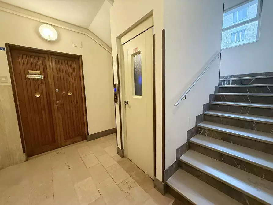 Immagine 34 di Appartamento in vendita  a Siena