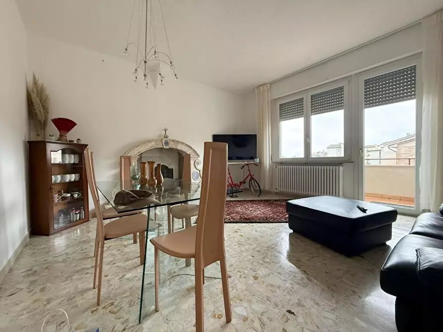 Immagine 2 di Appartamento in vendita  a Siena