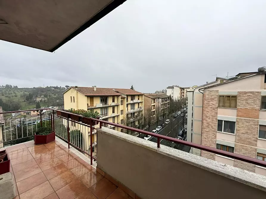 Immagine 9 di Appartamento in vendita  a Siena