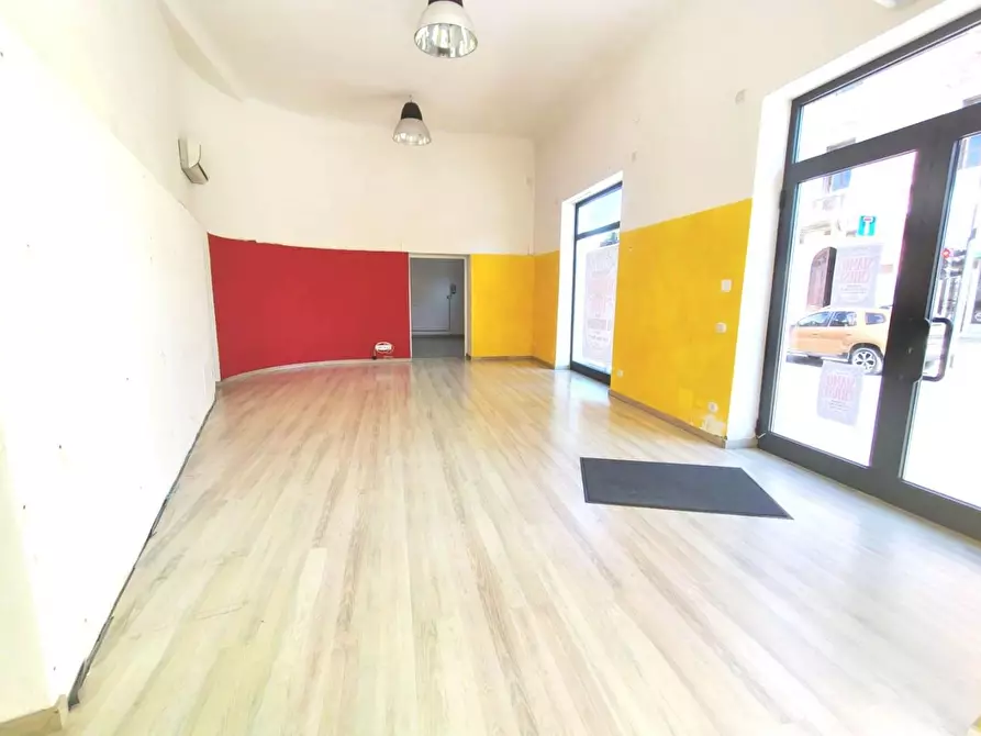 Immagine 2 di Locale commerciale in vendita  a Lucca