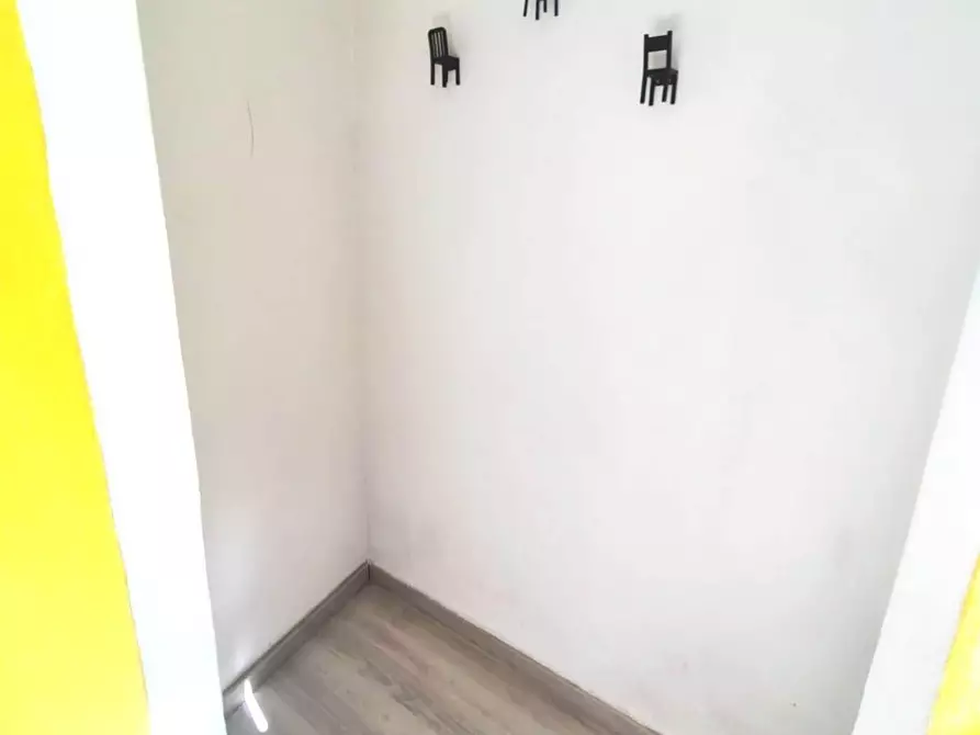 Immagine 4 di Locale commerciale in vendita  a Lucca