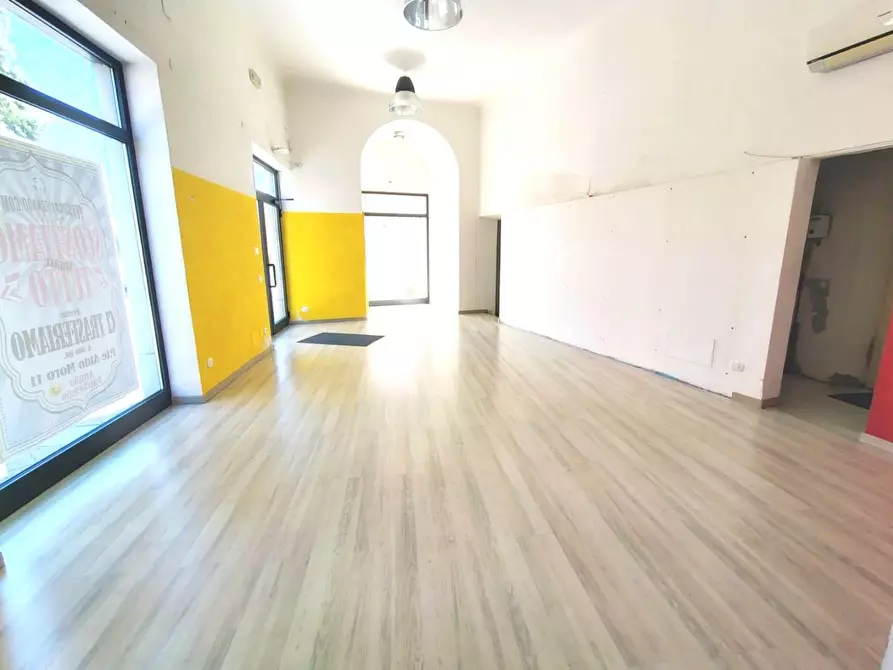 Immagine 3 di Locale commerciale in vendita  a Lucca