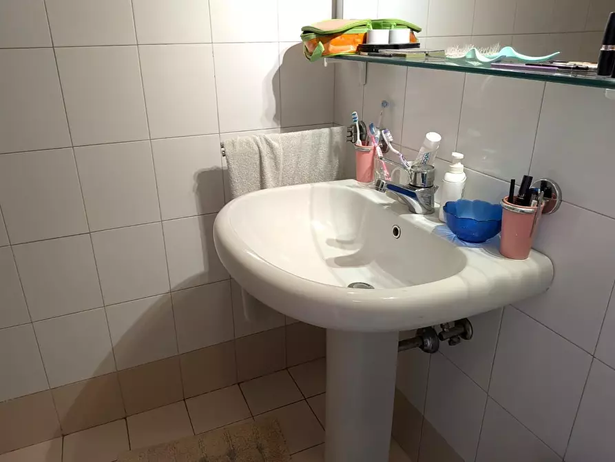 Immagine 41 di Porzione di casa in vendita  a Massa