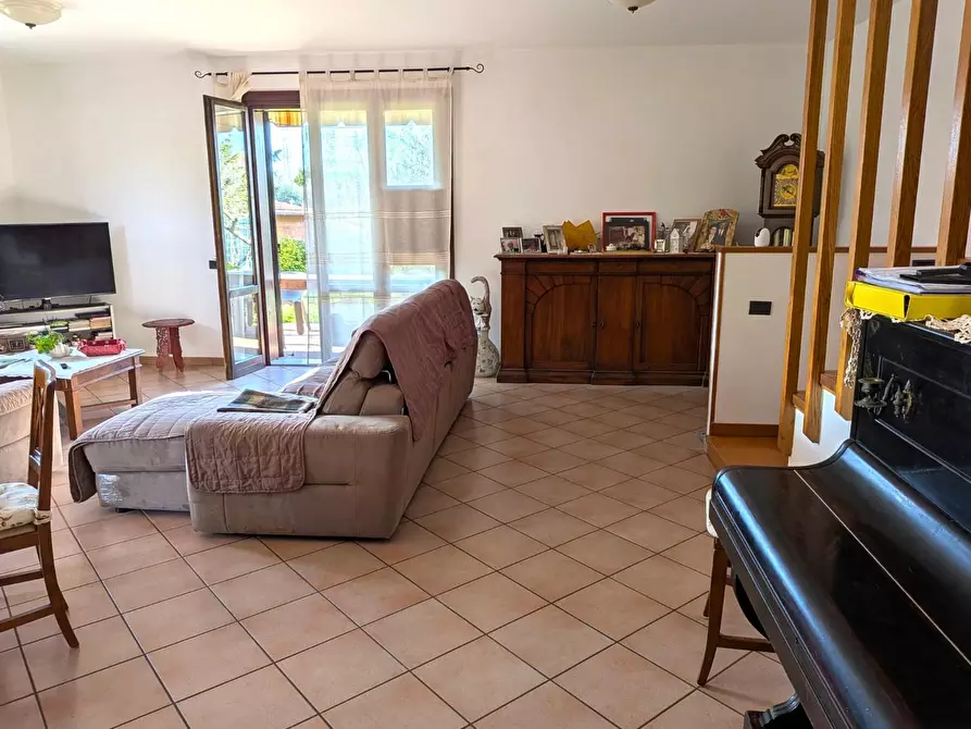 Immagine 17 di Porzione di casa in vendita  a Massa