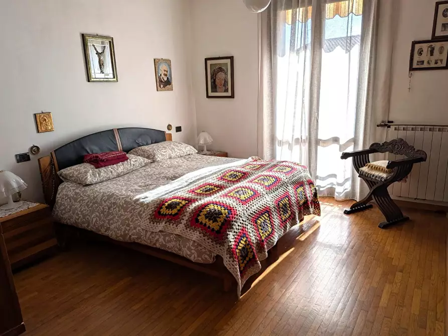 Immagine 35 di Porzione di casa in vendita  a Massa