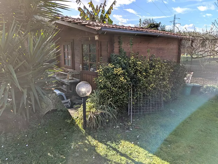 Immagine 77 di Porzione di casa in vendita  a Massa