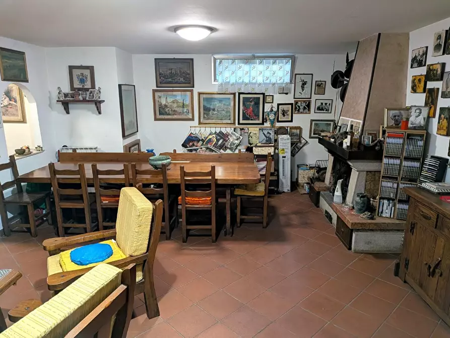 Immagine 66 di Porzione di casa in vendita  a Massa