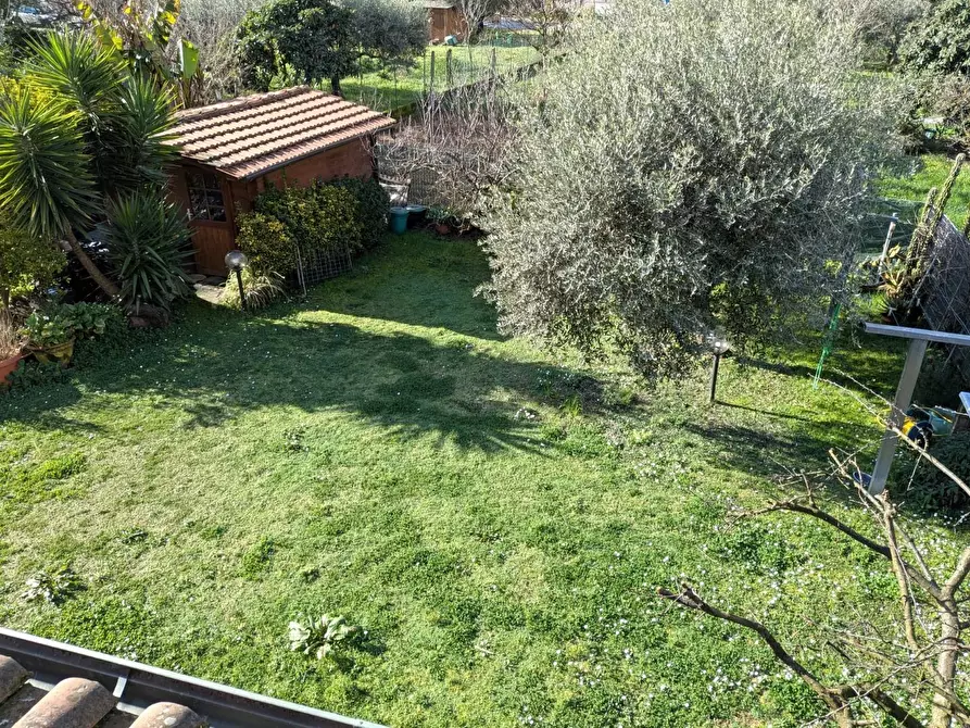 Immagine 54 di Porzione di casa in vendita  a Massa