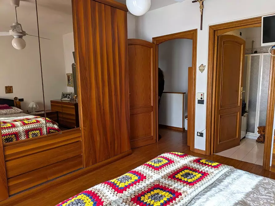 Immagine 42 di Porzione di casa in vendita  a Massa