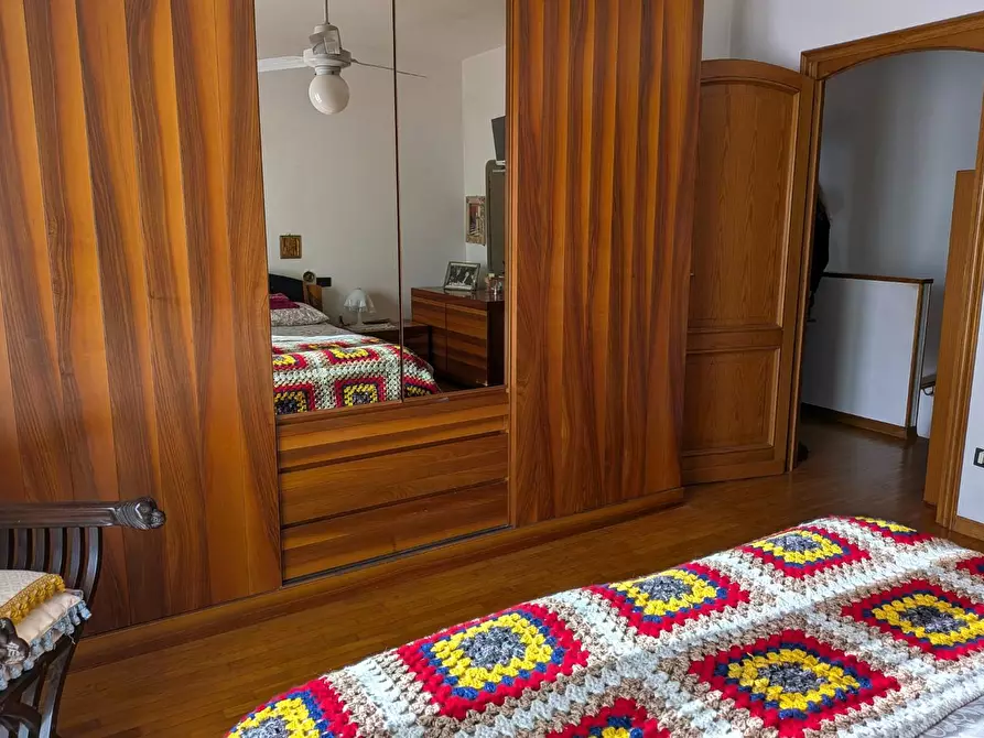 Immagine 43 di Porzione di casa in vendita  a Massa