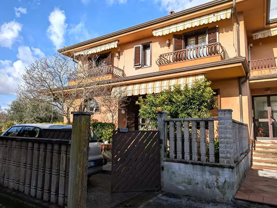 Immagine 2 di Porzione di casa in vendita  a Massa