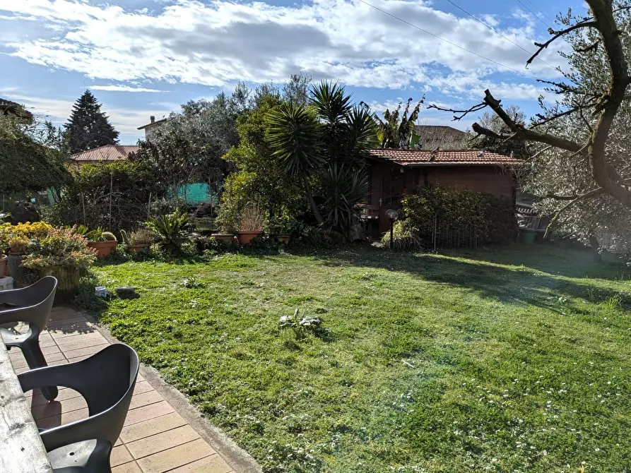 Immagine 13 di Porzione di casa in vendita  a Massa